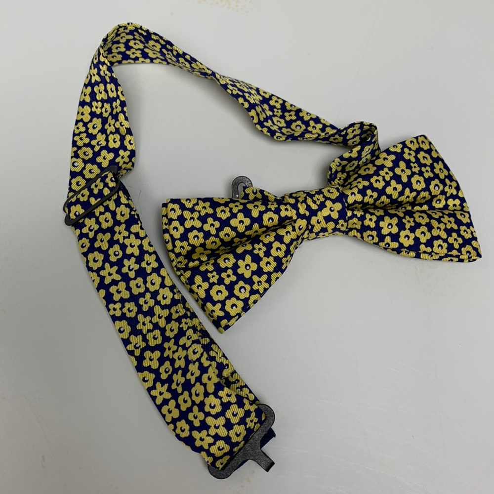 Lord and Taylor boys bow tie